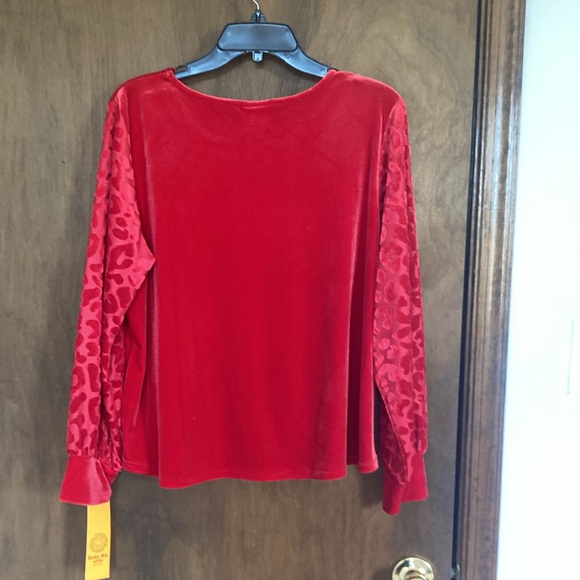 3/$45 Ruby rd velvet red top with abstract animal print leopard print sleeves PL - Picture 17 of 17